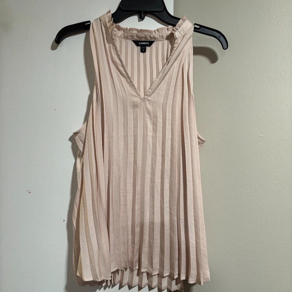 Express Women's sleeveless pleated pale pink blouse SZ: L